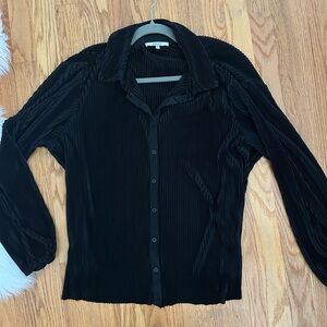 Black silky ribbed button down blouse with pleated sleeves #work #buttondown